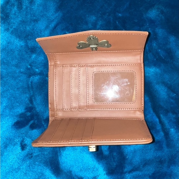 Bee Tote with wallet purchased at Accessorize in London - Picture 5 of 7